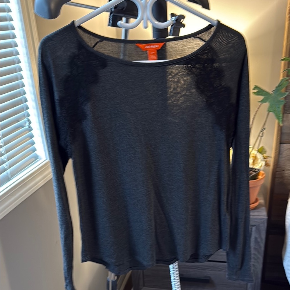 Classic Black Long Sleeve Tee with Soft Cotton Fabric
